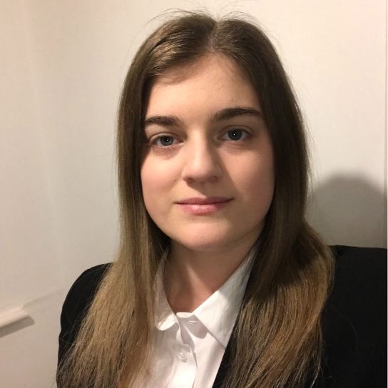 Holly Winby - health and safety student selfie.
